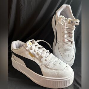 Puma Classic suede leather in White and Black Sneakers
